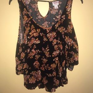 Pretty floral gauzy blouse!